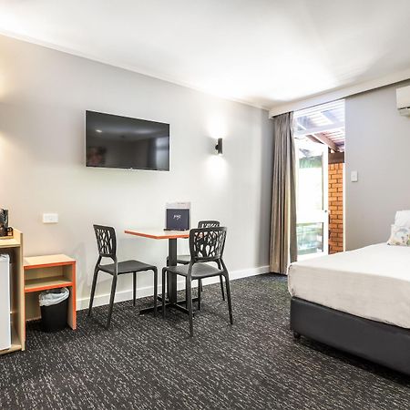 Nightcap At The Ranch Hotel Macquarie Park Bagian luar foto