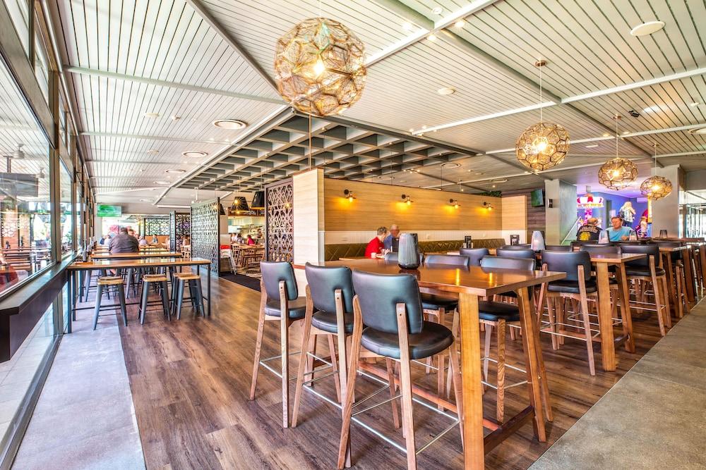 Nightcap At The Ranch Hotel Macquarie Park Bagian luar foto