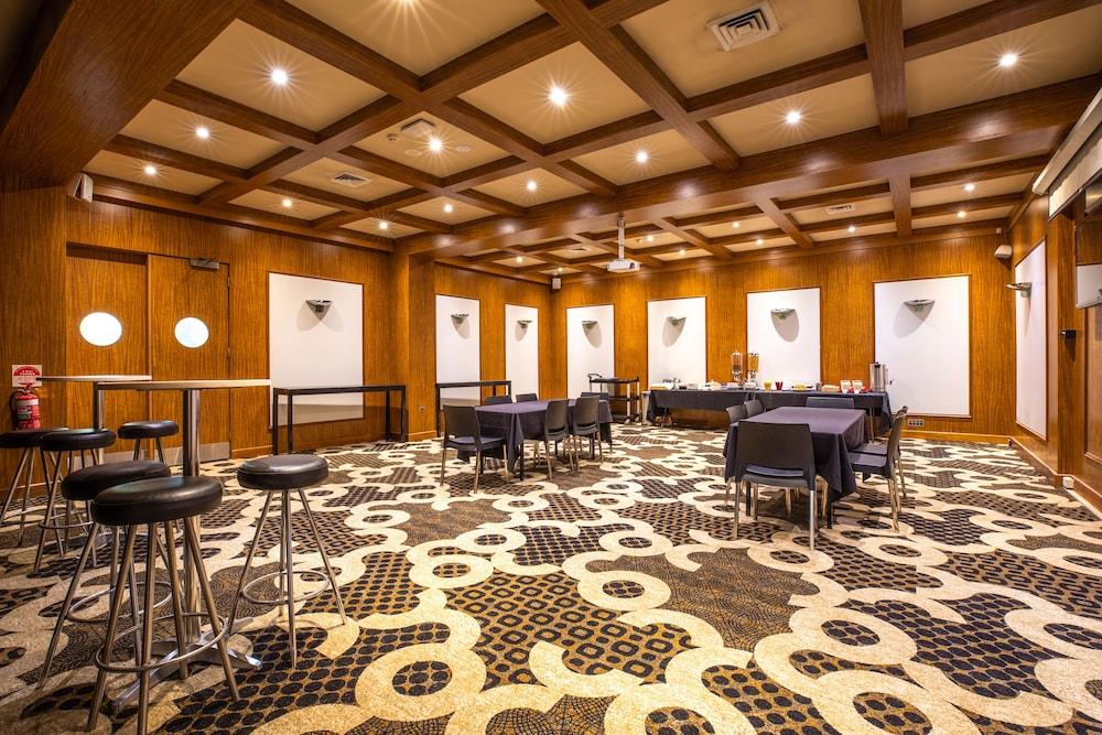 Nightcap At The Ranch Hotel Macquarie Park Bagian luar foto