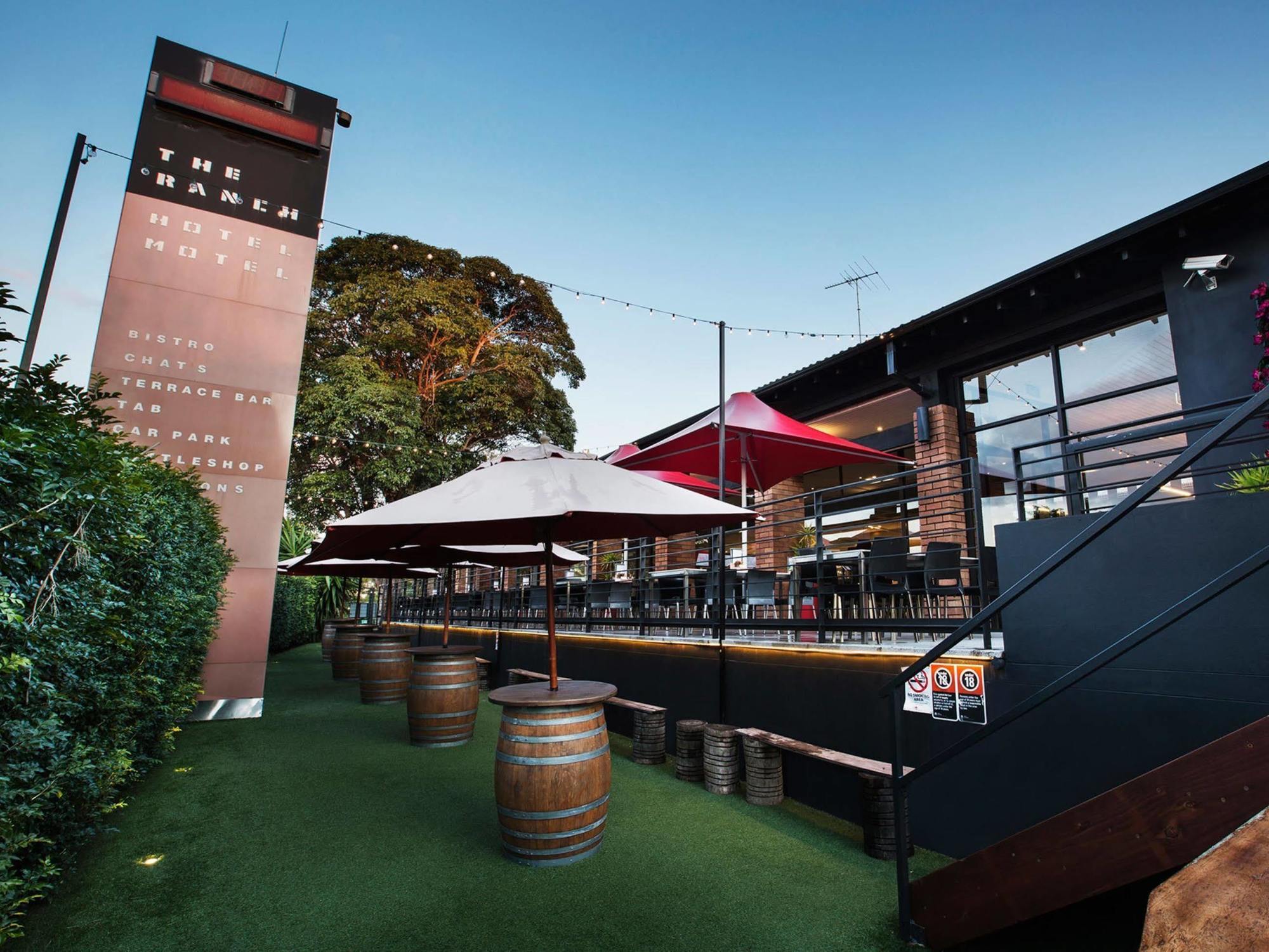 Nightcap At The Ranch Hotel Macquarie Park Bagian luar foto